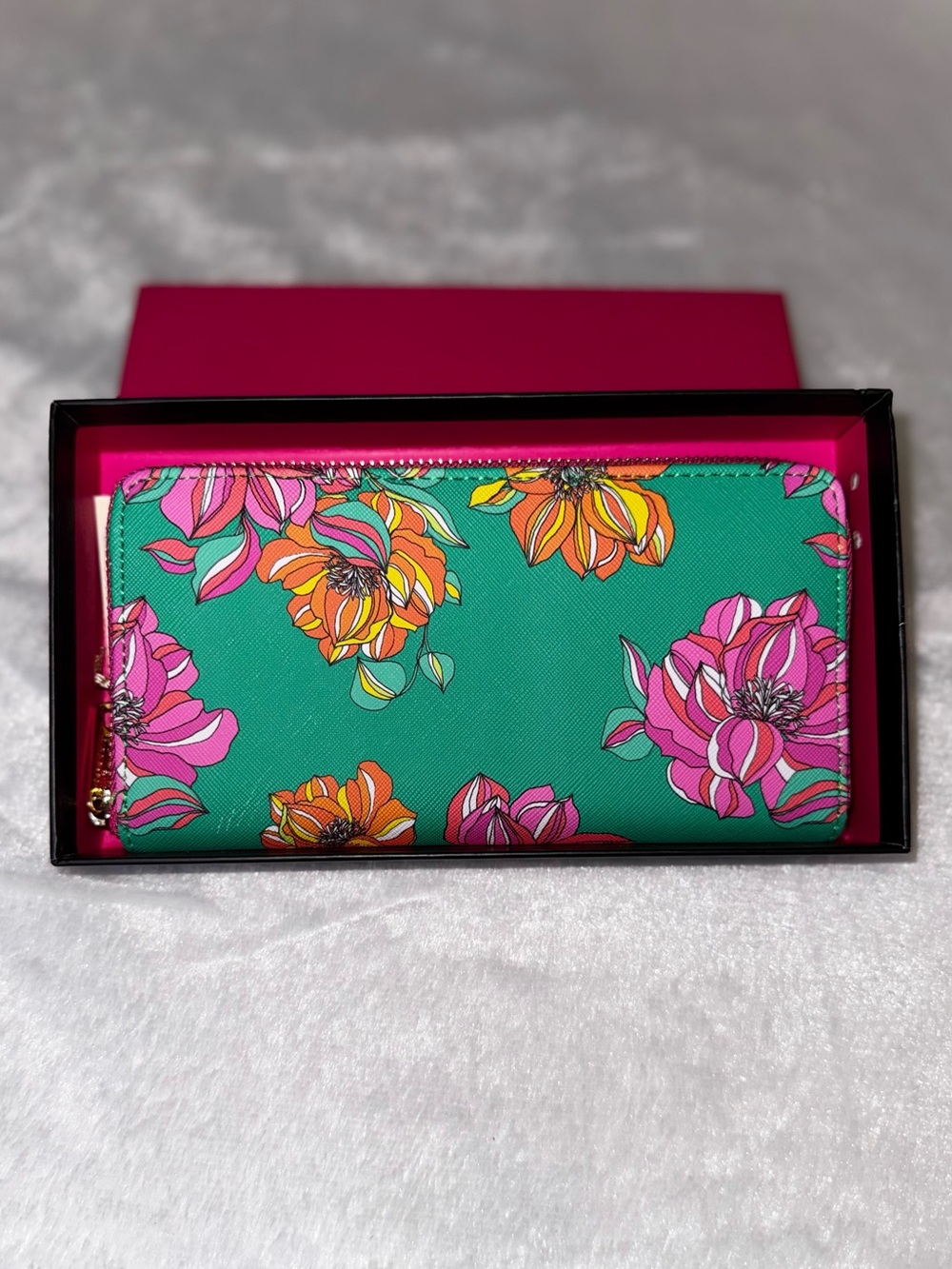 Trina Turk Green Hibiscus Tropical Floral Print Zip-Around Wallet Clutch NWT